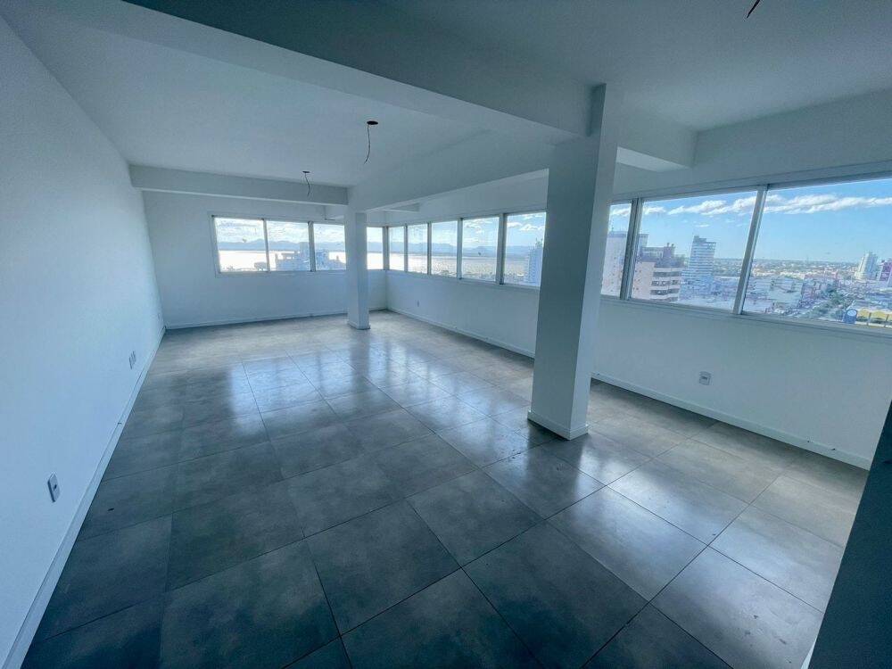 Apartamento à venda com 3 quartos, 129m² - Foto 2