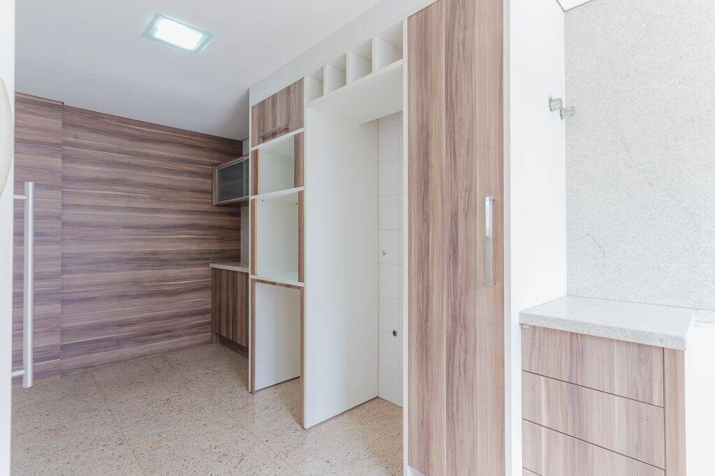 Apartamento à venda com 3 quartos, 278m² - Foto 8