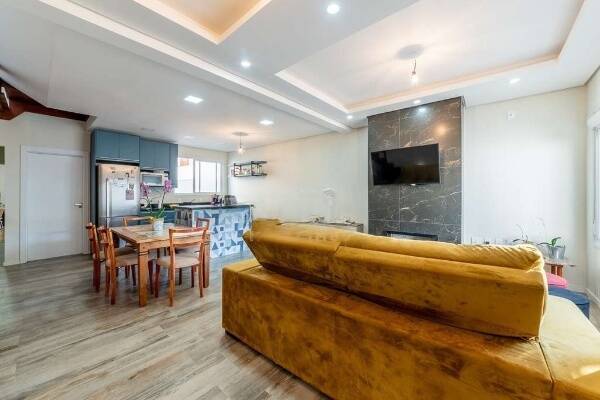 Casa à venda com 3 quartos, 137m² - Foto 1