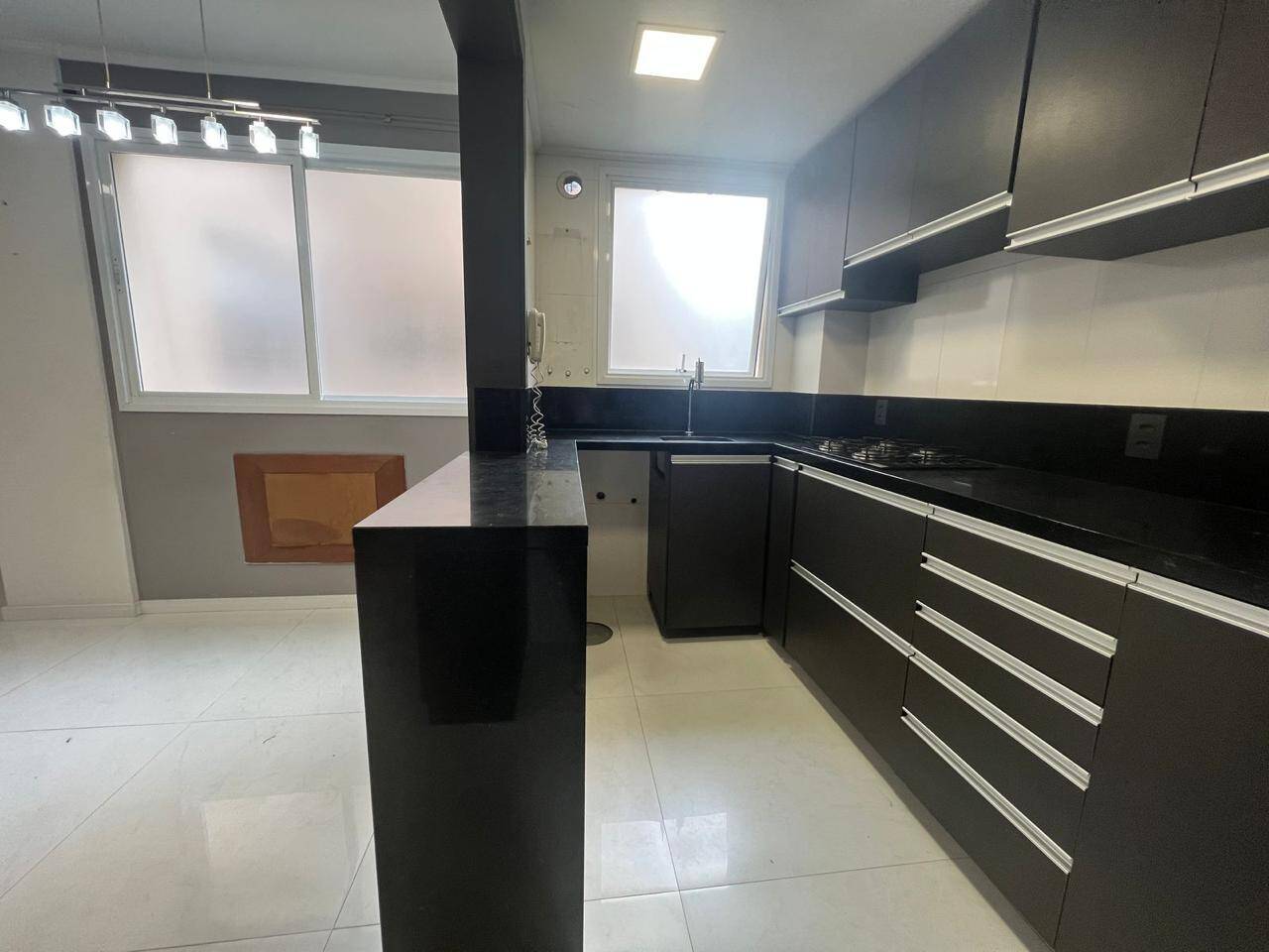 Apartamento à venda e aluguel com 2 quartos, 60m² - Foto 11